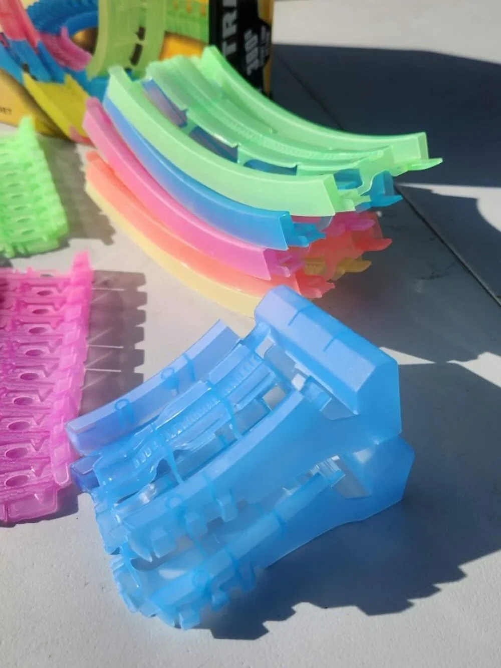 Magic Tracks Flexible Racetrack Track Racecar Toy Snap Together Pieces Car not i